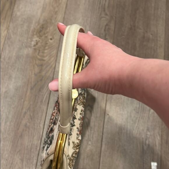 Large Vintage Cream Victorian-Inspired Shoulder Bag Floral Snap Clasp Tapestry - Picture 11 of 11